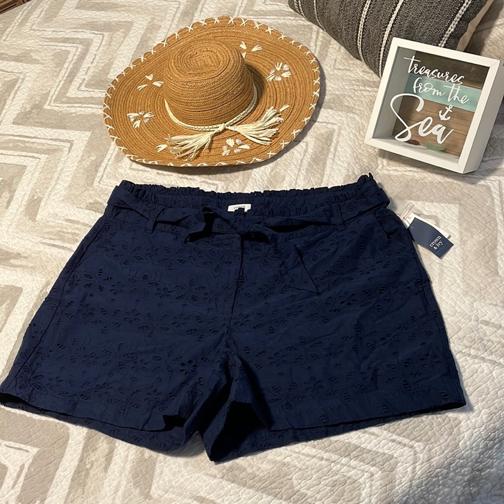 NWT Crown & Ivy Navy Eyelet Belted Shorts 16